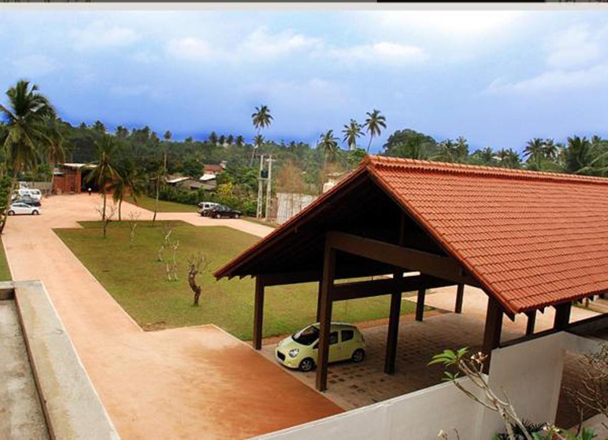 Grand Beach Wadduwa Exterior photo